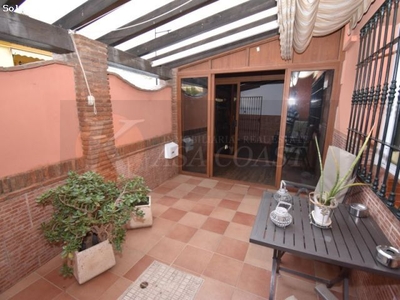 Adosado de 4 dormitorios en venta en la parte baja Los Pacos, Fuengirola.