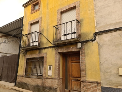 Сasa con terreno en venta en la Calle Isabel I' Villanueva del Arzobispo