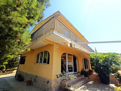 Chalet independiente con terreno en venta en la calle de la Cumbre' San Vicente del Raspeig