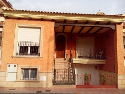 Chalet independiente con terreno en venta en la Carrer de Ramón y Cajal' Rojales
