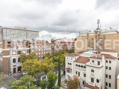 Precioso ático para reformar en Lista