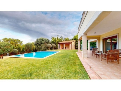 Villa con piscina, licencia turística y vistas al mar en Nova Santa Ponsa