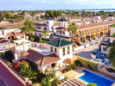 Villa con terreno en venta en la Avenida de la Costa Blanca' Urbanización Doña Pepa