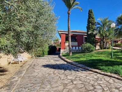Villa con terreno en venta en la carrer font del Salmitre' San Juan de Alicante