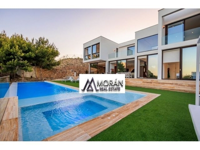 Villa de Lujo en Alquiler en Dehesa de campoamor, Alicante