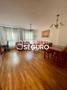 Alquiler de piso en Casco Histórico de 3 habitaciones con garaje y muebles
