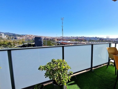 Ático en venta en Sant Andreu de Palomar de 4 habitaciones con terraza y balcón