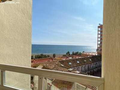 LARGA TEMPORADA . SE ALQUILA BONITO ESTUDIO CON VISTAS AL MAR EN 1ª LINEA DE PLAYA EN BENALMADENA