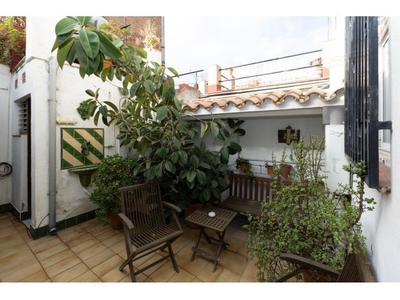 Oportunidad casa tocando rambla de Sabadell con patio y terraza 4H