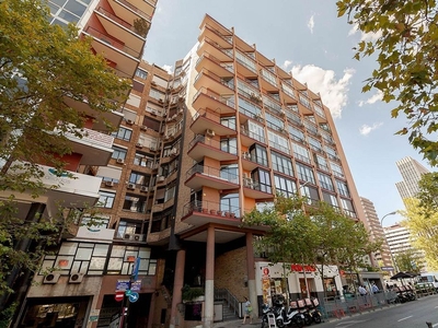 Piso en venta en Nueva España de 3 habitaciones con balcón y aire acondicionado