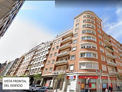 Venta de piso en Barrio de Abando de 5 habitaciones con terraza y calefacción