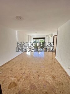 Venta de piso en Centro - Almería de 4 habitaciones con terraza y garaje