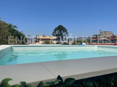 Espectacular casa de obra nueva con piscina y vistas panóramicas en Montjuic