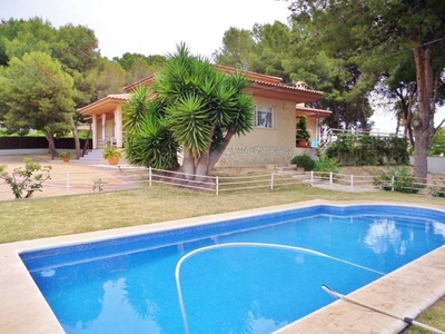 Villa con terreno en venta en la Calle Loma Hermosa' Alicante