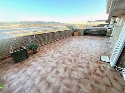 Alquiler de ático en calle Sant Jordi de 4 habitaciones con terraza y jardín