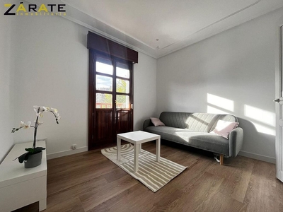 Alquiler de piso en Alonsotegi de 2 habitaciones con muebles y balcón