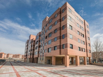Alquiler de piso en avenida De la Juventud de 3 habitaciones con terraza y garaje