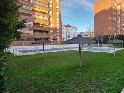 Alquiler de piso en calle Benito Mas y Prat de 4 habitaciones con piscina y garaje