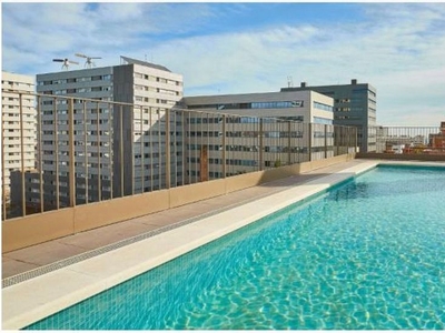 Alquiler de piso en El Poblenou de 3 habitaciones con terraza y piscina