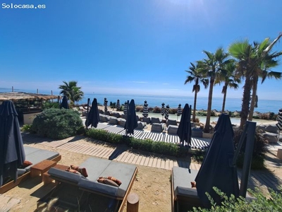 Descubre el paraíso en la Gaspara, Estepona. Apartamento de lujo con vistas al mar en venta.