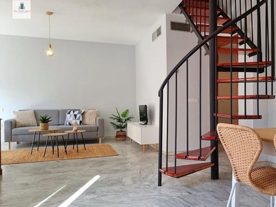 Dúplex en alquiler en Casco Antiguo - Centro de 3 habitaciones con terraza y garaje