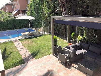 EN VENTA CHALET CON REFORMA RECIENTE, EN VILLANUEVA DE LA CAÑADA (MADRID)