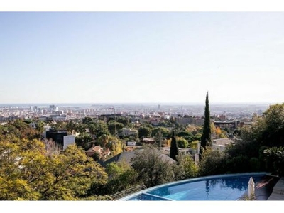 Lujosa casa independiente con las mejores vistas de Barcelona