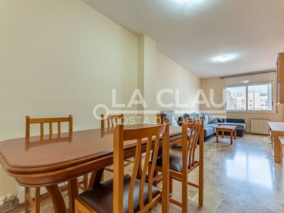 Piso en alquiler en Llevant de 3 habitaciones con muebles y calefacción