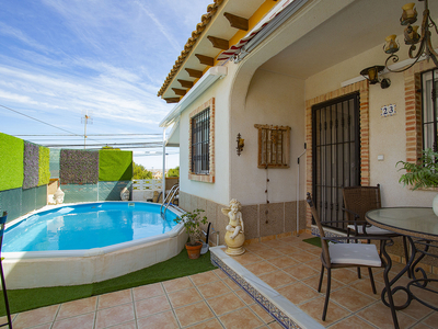 Venta de casa con piscina en Los Balcones, Los Altos, Punta Prima (Torrevieja)