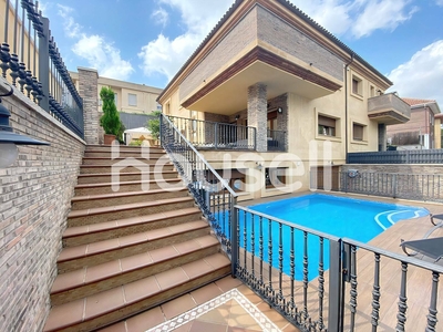 Venta de casa con piscina y terraza en Oeste-Nuevo Oeste-Sierrilla (Cáceres)