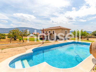 Venta de casa con piscina y terraza en Oliva de Plasencia