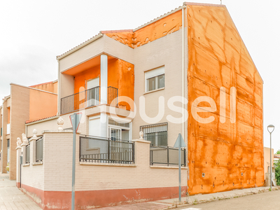 Venta de casa con terraza en Poblete