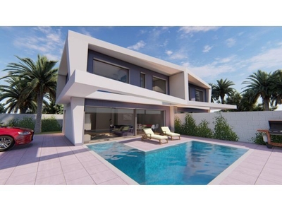 Villa con piscina en Gran Alacant, a tan solo 15 minutos de la ciudad de Alicante