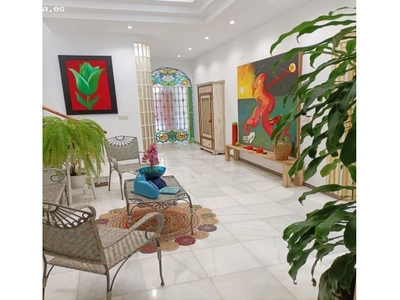 VIVIENDA CON JARDÍN EN EL CENTRO DE PUERTO REAL