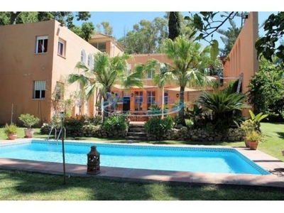 Bonita villa de 5 dormitorios cerca Puerto Banus!