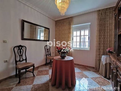 Casa adosada en venta en Calle de Avilés