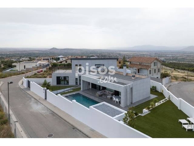 Casa en venta en Calle Cúllar Vega