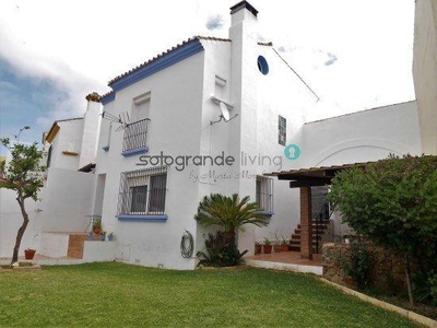 Chalet for sale in San Roque