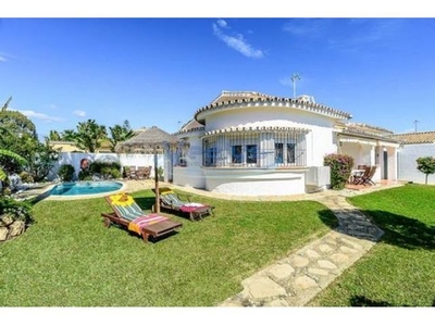 Coqueta villa tipo amp;quot; Andaluza amp;quot; de 3 dormitorios a tan solo 300 metros de la playa!