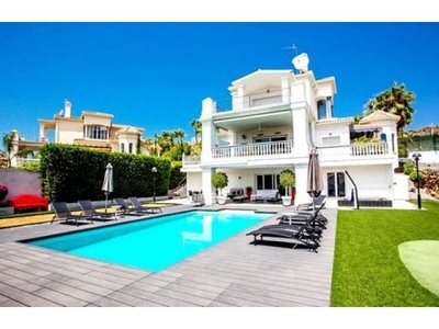 ENCANTADORA VILLA EN MARBELLA