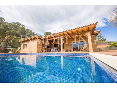 Espectacular casa con piscina en el pueblo de Sant Cebrià de Vallalta