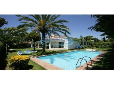Hermosa Villa con piscina privada climatizada y jacuzzi, cerca de la playa, tiene capacidad para 11