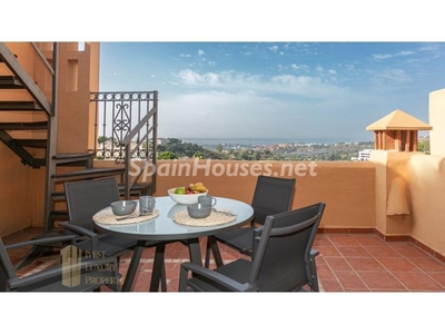Penthouse flat to rent in Los Arqueros-Puerto del Almendro, Benahavís -