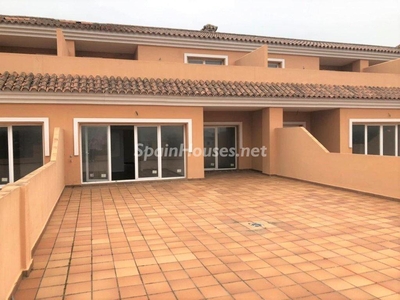 Terraced house for sale in Algeciras