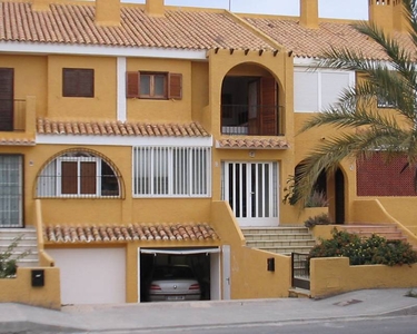 Terraced house to rent in Cabo Roig, Orihuela -