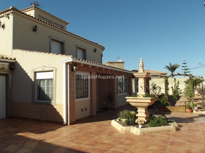 Villa en venta en El Chaparral, Torrevieja