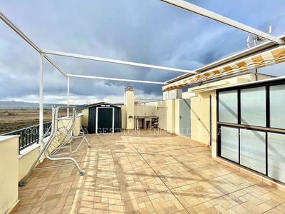 Alquiler de ático en Almenara de 2 habitaciones con terraza y piscina