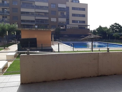 Alquiler de piso en Hermanos Falcó - Sepulcro Bolera de 2 habitaciones con piscina y garaje