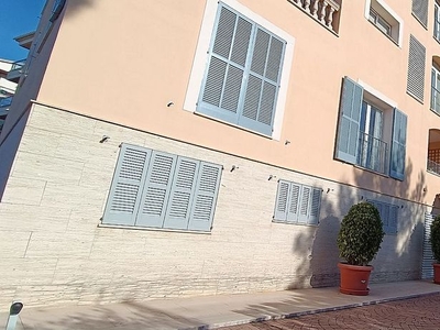 Alquiler de piso en La Bonanova - Portopí de 2 habitaciones con terraza y piscina