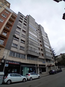 Alquiler de piso en Plaza España - Villa Pilar - Reyes Católicos - Vadillos de 5 habitaciones con terraza y calefacción